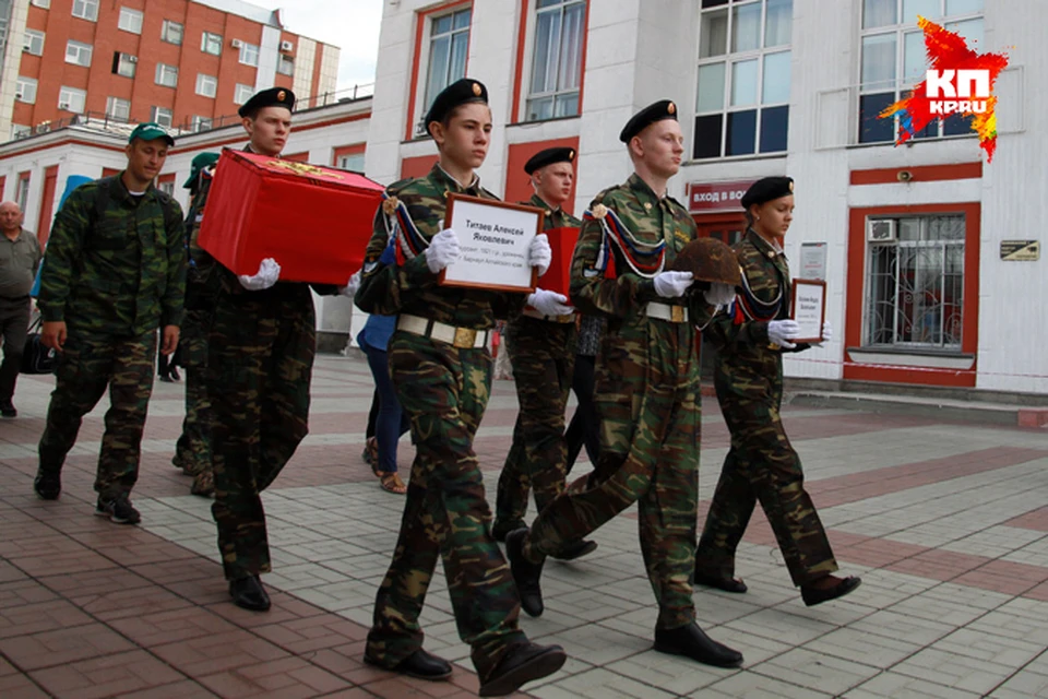 4 военнослужащих. Четверо солдат предложение. 4 Солдата команда. Солдаты 4.