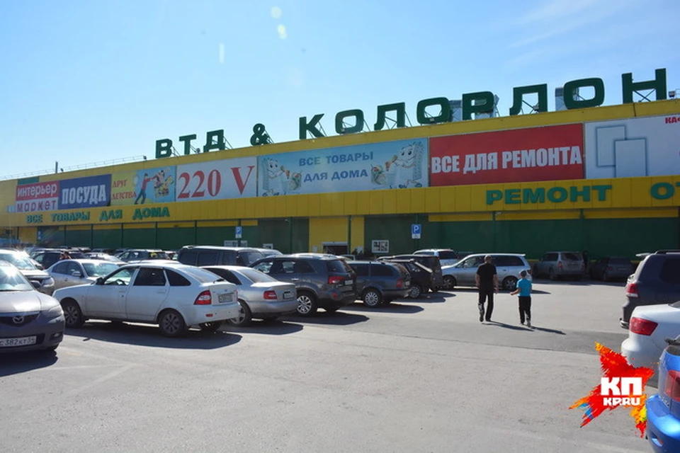 Тот самый магазин в Новосибирске, охранников которого заподозрили в любви к "клубничке".