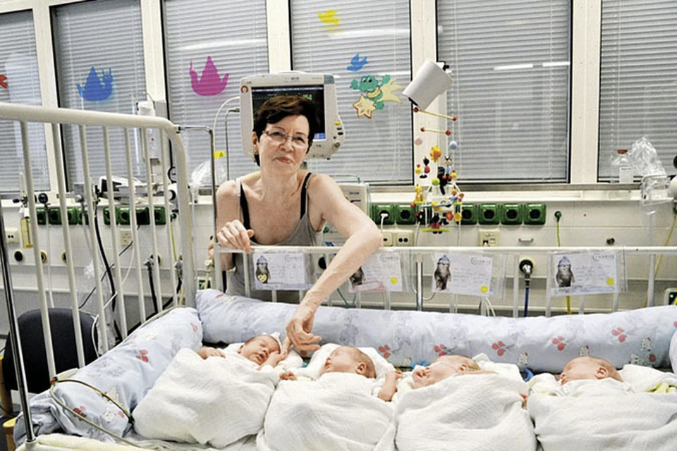 Дети Аннегрет родились недоношенными. Самой крохотной оказалась девочка Нита - ее вес был всего 700 граммов. Фото: © Pfeiffer/RTL