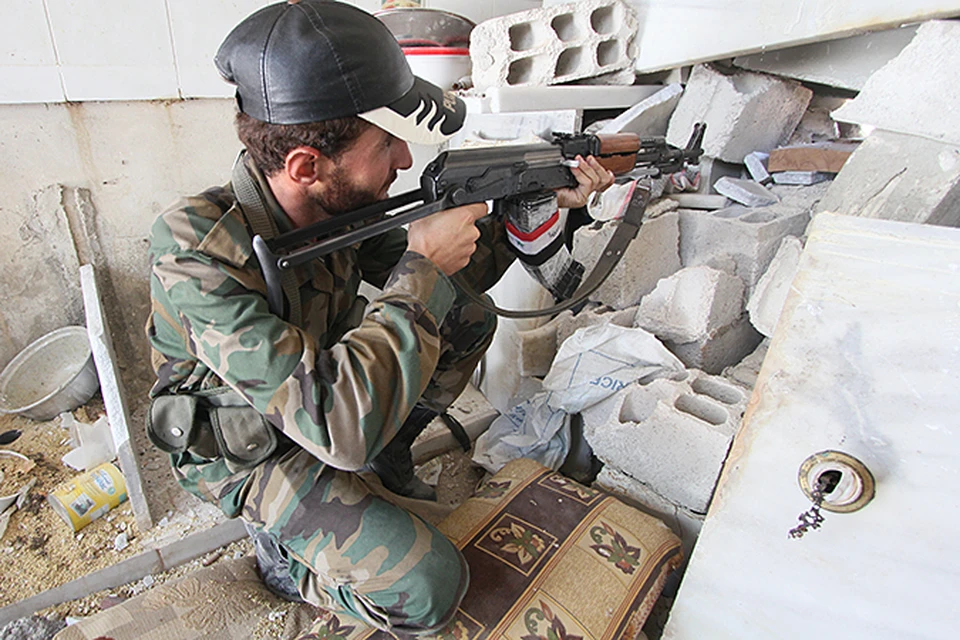 Сирийские военные в неофициальных разговорах жаловались, что «армия устала», «за четыре года войны накопились большие потери»