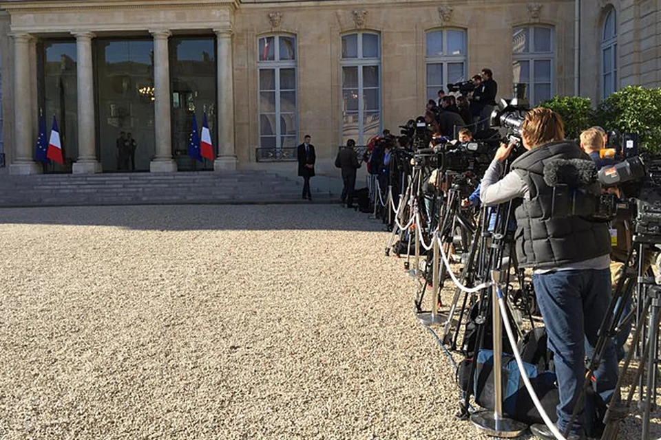 Париж - не Минск, прессу во дворец не пускают
