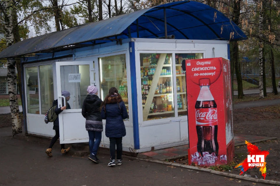 В ларьке у семиклассниц паспорта не попросили