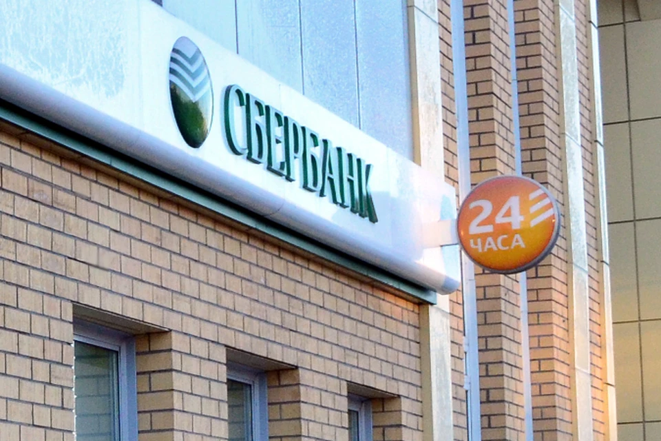 Подключить автоплатёж можно в офисе Сбербанка или с помощью устройств самообслуживания