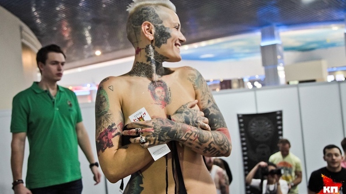 Собрали людей и бьют: в Сочи проходит ежегодный тату-фестиваль