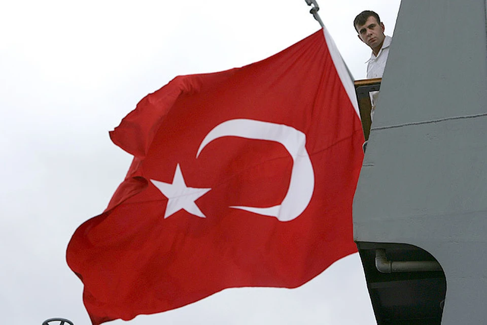 СМИ Турции: Российское судно не смогло разойтись с нашей субмариной в проливе Дарданеллы
