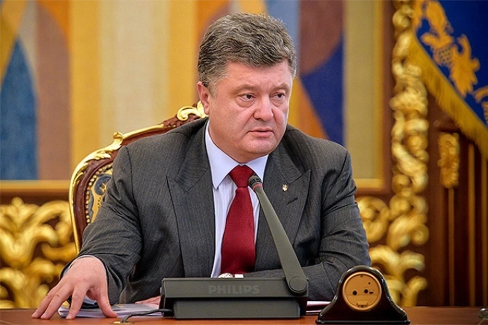 Политологи и блогеры обсуждают провальный визит в Париж президента Украины Петра Порошенко