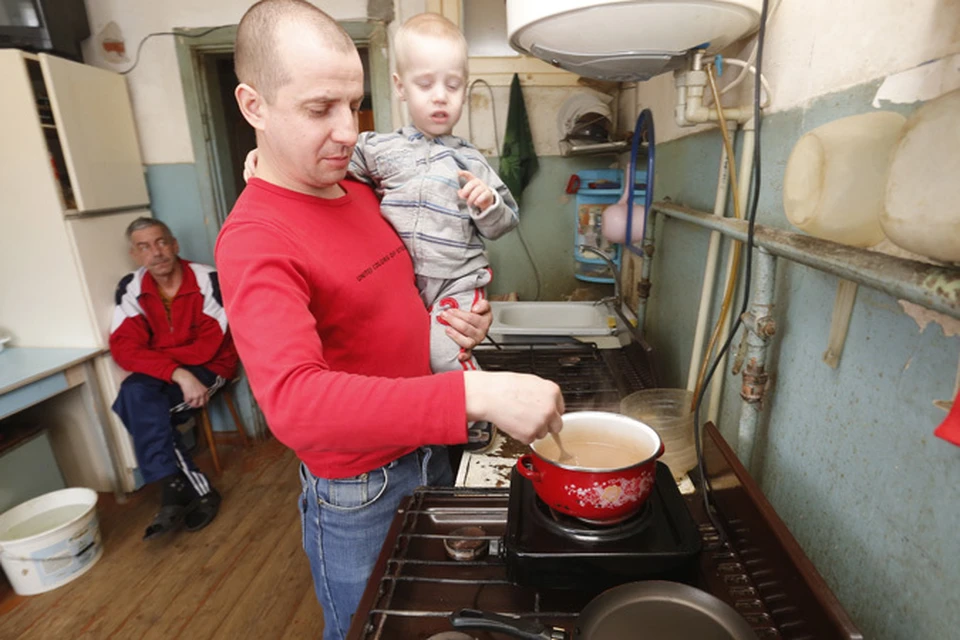 У мужчин меняются приоритеты: В России каждый четвертый хочет оставить работу и посвятить себя дому