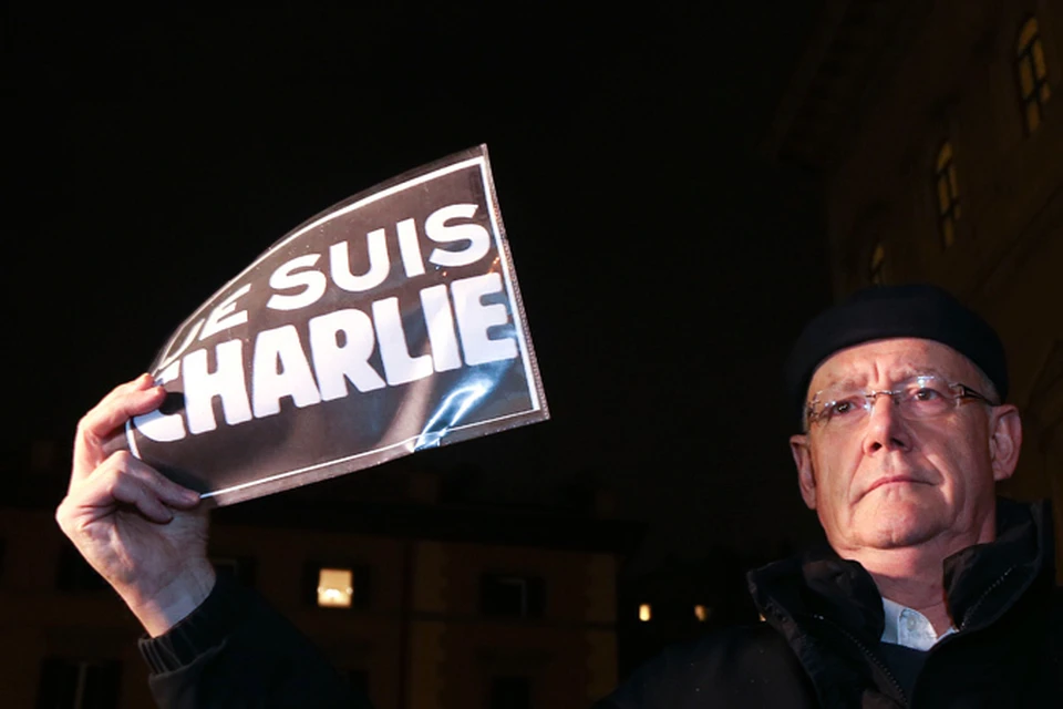 Charlie Hebdo к годовщине атаки нарисовали «Бога-террориста»