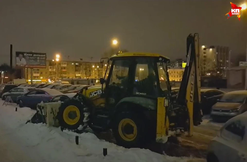 Два трактора МТЗ чистят снег на деревне | В Сибири | Дзен
