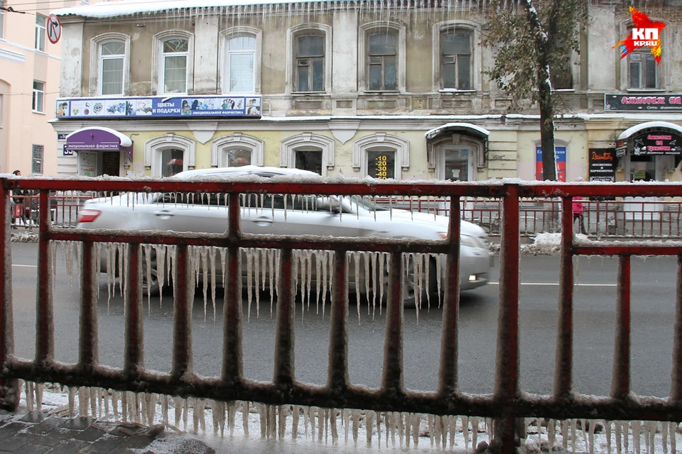 Осадки нижний новгород. Ледяной дождь Нижний Новгород. Петрозаводск ледяной дождь набережная. Ледяной дождь в Великом Новгороде. Ледяной дождь фото в Великом Новгороде.