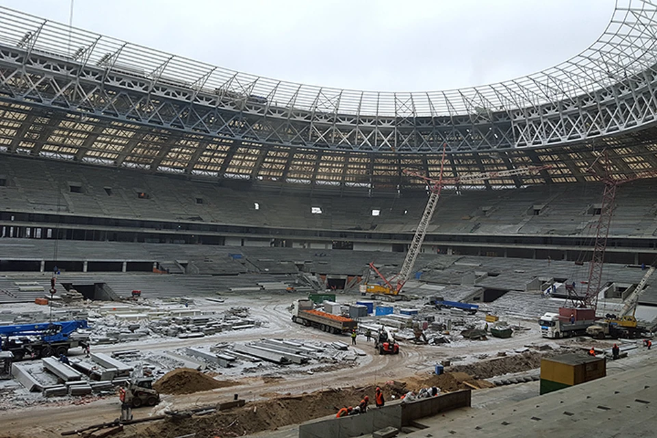 Главный стадион будущего чемпионата мира по футболу "Лужники" достроят раньше срока