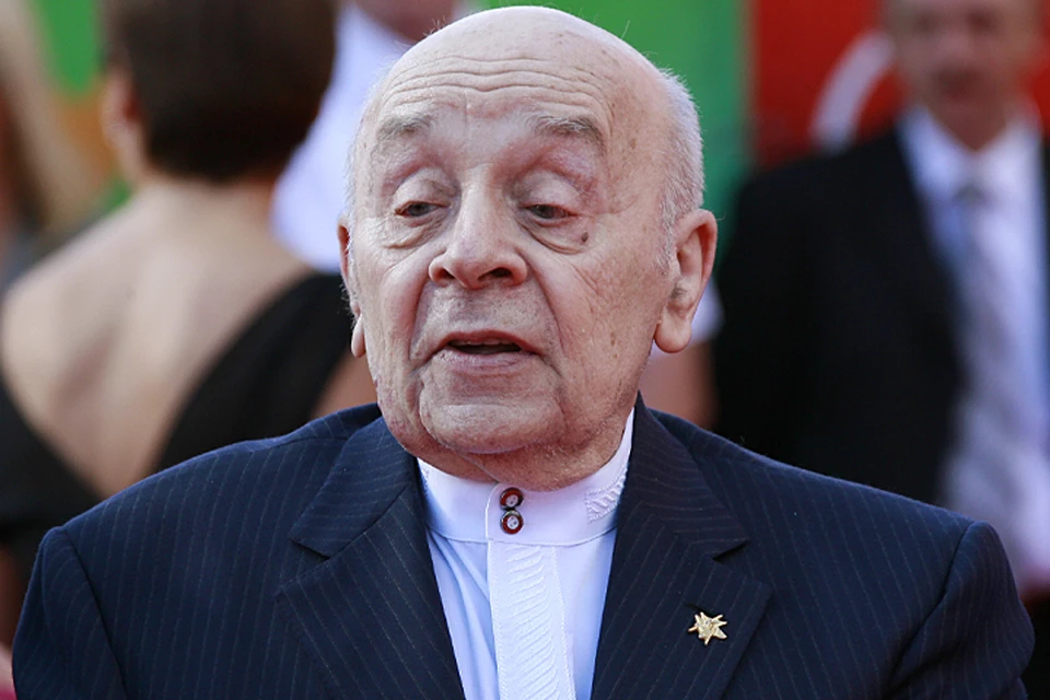 Актер просто порезал палец, и сам обратился к врачам, которые и оказали ему первую медицинскую помощь