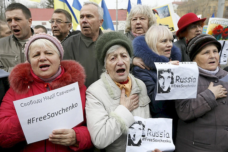В среду 9 марта у стен посольства России вновь состоялся митинг.