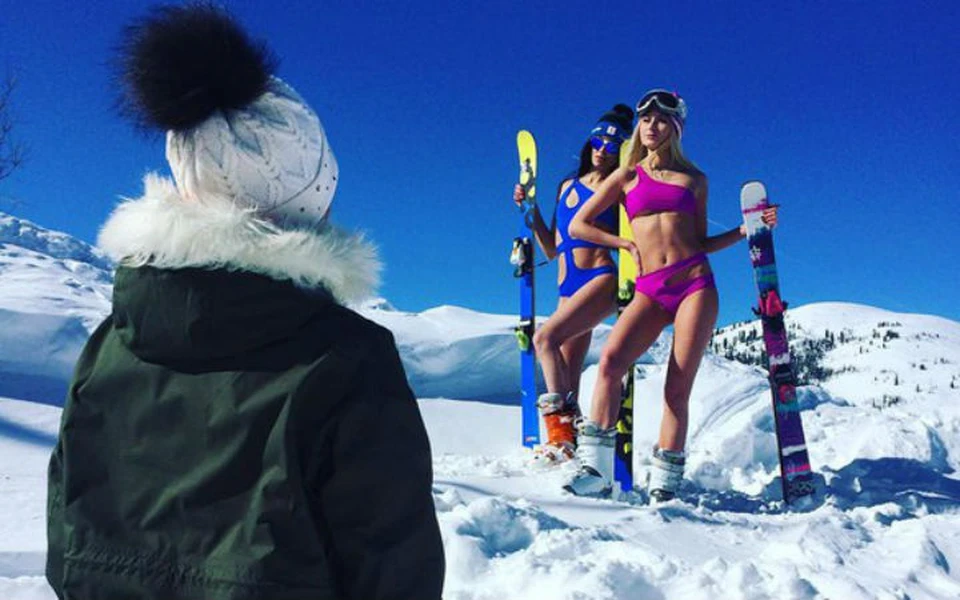 Красноярские модели на фоне заснеженных гор Фото: vk.com/maksmodels