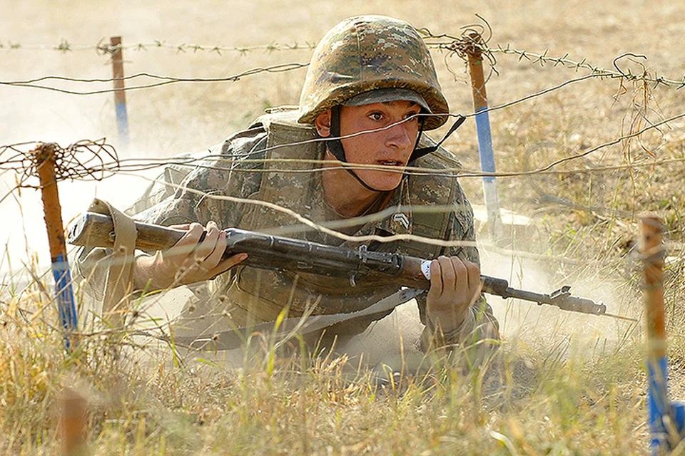 Тренировка бойца армии обороны Нагорного Карабаха.