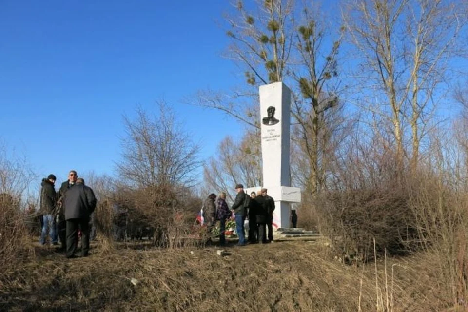 Памятник генералу Черняховскому в польском Пененжно