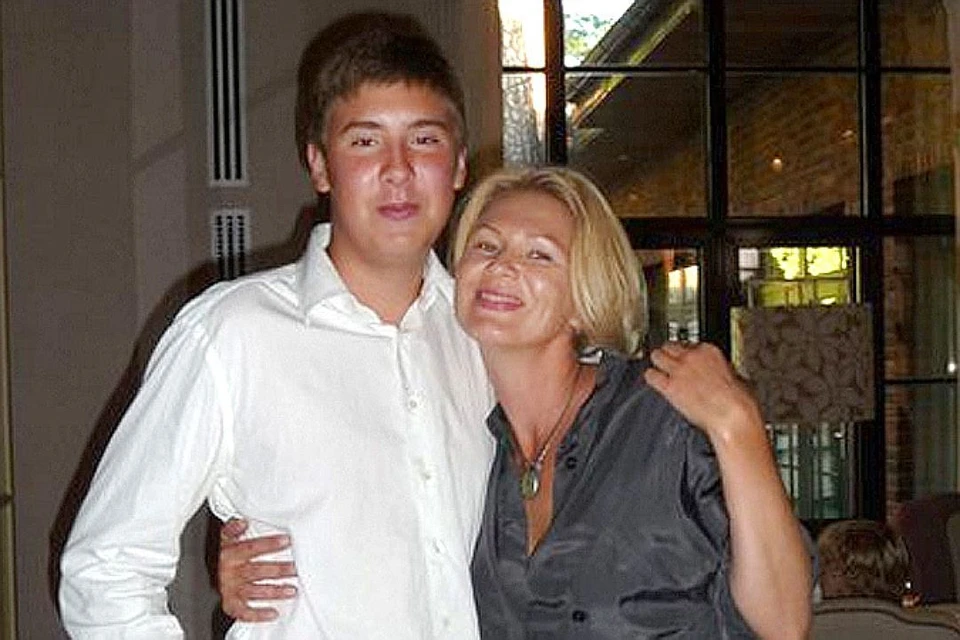 Напомним, сына олигарха Игоря Сосина - 19-летнего Егора - обвиняют в жестоком убийстве собственной матери Анастасии