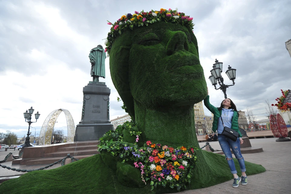 "Зеленая голова" на пушкинской площади особенно изумила москвичей