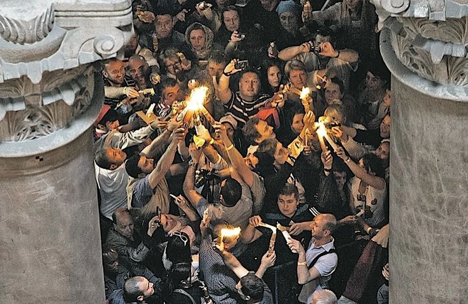 В Иерусалим за Благодатным огнем съезжаются православные со всего мира. Фото: ZUMAPRESS.COM/globallookppess.com.