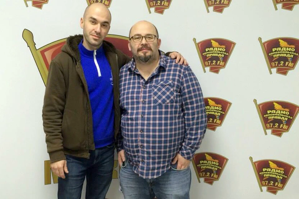 Писатель Александр Снегирёв (на фото слева) в гостях у писателя Олега Жданова на Радио «Комсомольская правда»