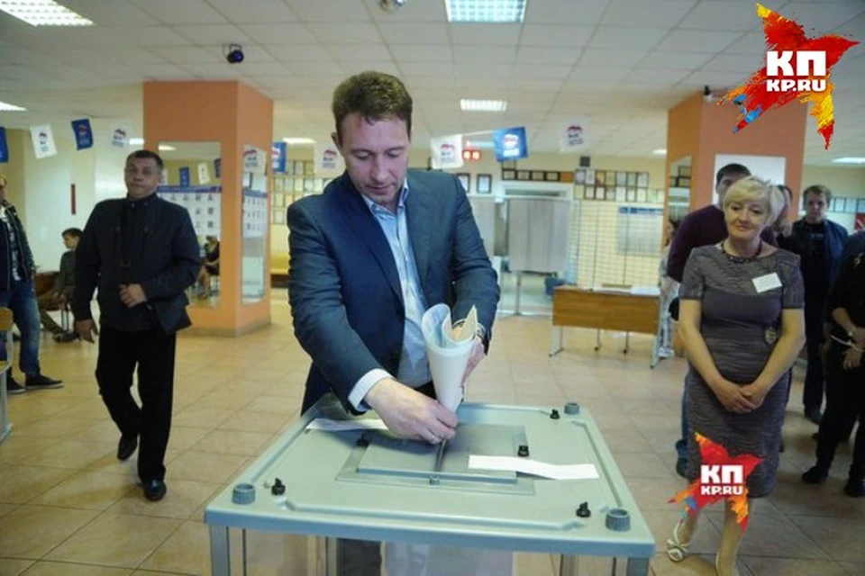В Екатеринбурге открылись участки для предварительного голосования партии "Единая Россия"