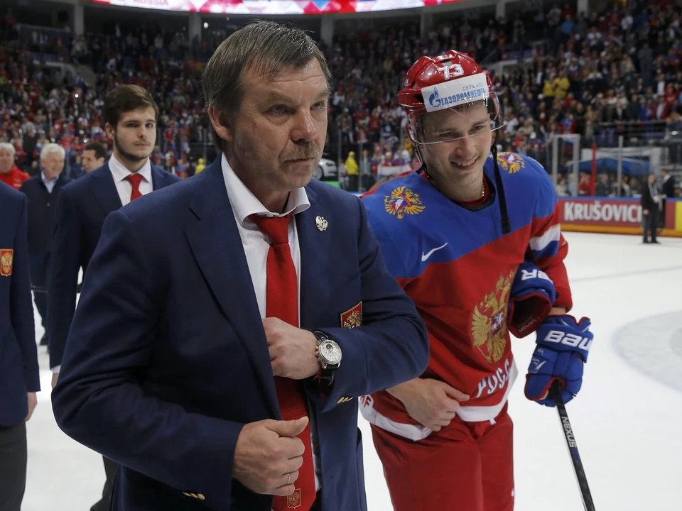 Главный тренер сборной России Олег Знарок за 3 года трижды приводил нашу команду к медалям чемпионата мира.