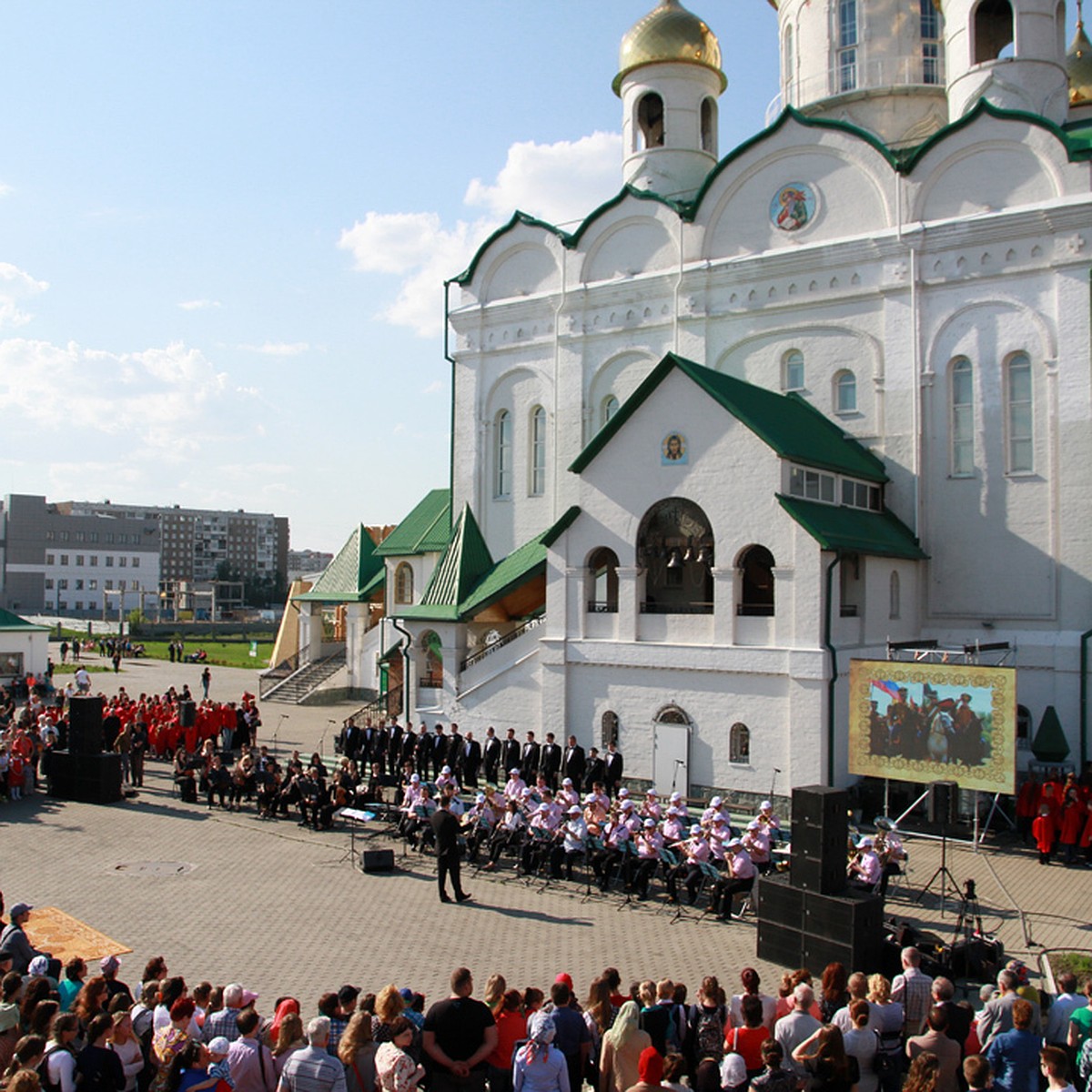 Уличный концерт прошел в День славянской письменности в Барнауле - KP.RU