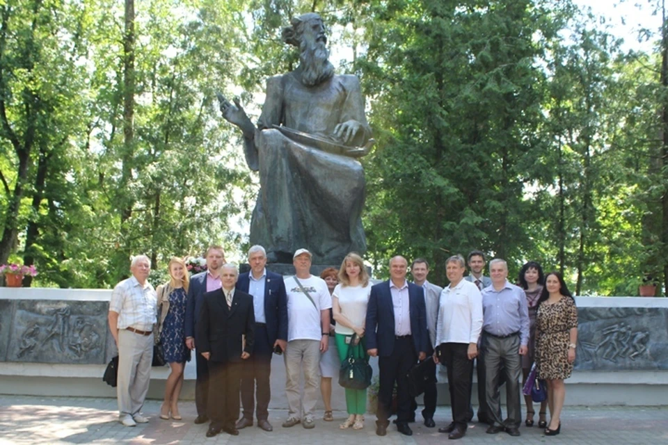 Брянск трубчевск. Знаменитости с города Трубчевск. Трубчевск кинотеатр. Трубчевск Андрей Трубецкой. Трубецкие из Трубчевска.