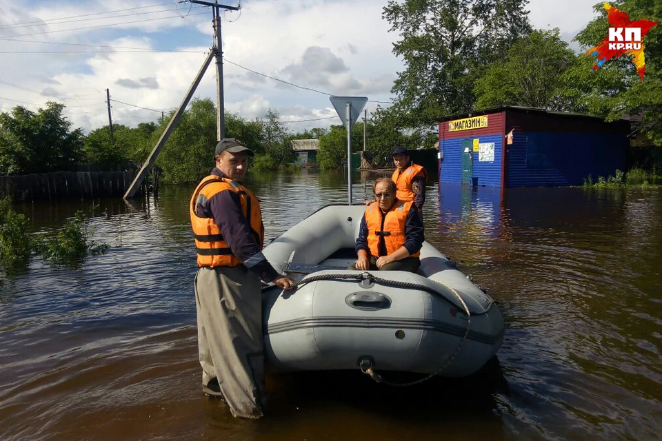 В ЕАО из за дождевого паводка спасатели эвакуируют людей из подтопленных населенных пунктов