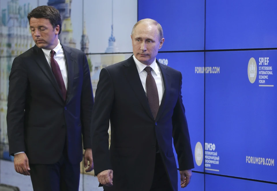 Владимир Путин (впереди) и Маттео Ренци