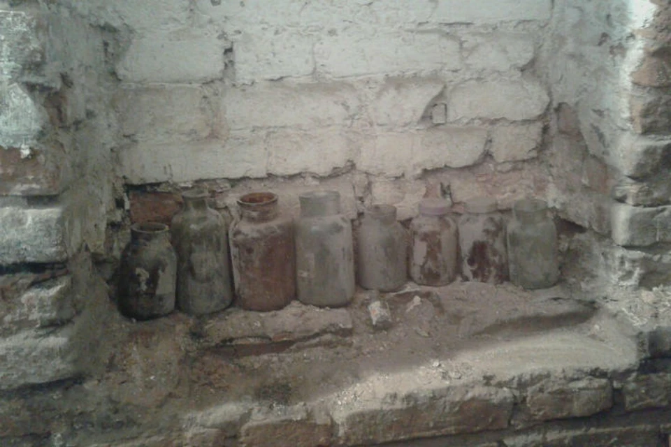 Склянки 19 века нашли в казарме Омской крепости 1823 года. Фото: vk.com/chp55