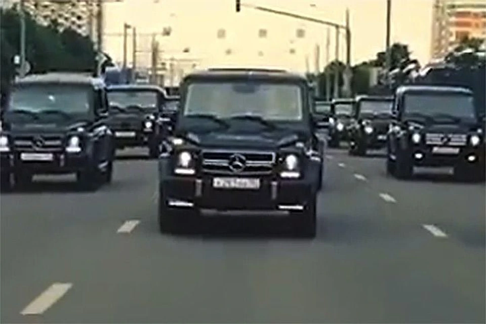 Впервые за многие годы в ходе торжественных мероприятий вне службы слушателями были допущены действия, привлекшие повышенное внимание общества
