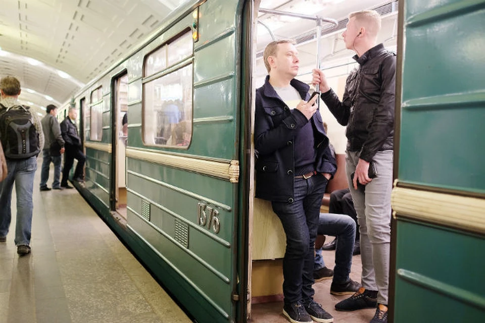 Км в час в метро. Час пик на Сокольнической линии. МТС В метро Москвы. Вагон связи. Метро это стабильно.