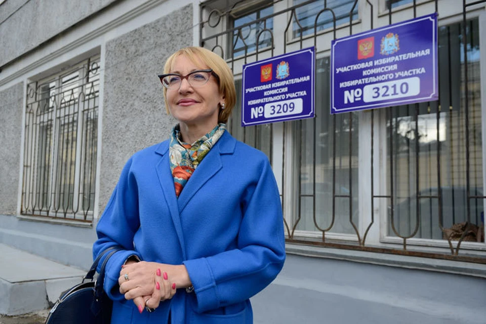 В Единый день голосования 18 сентября на избирательный участок пришла и руководитель Департамента образования г.о. Самара Лилия Галузина.