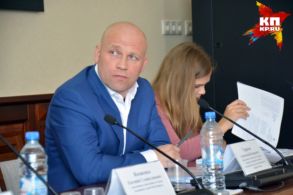 Председатель комиссии Совета депутатов города Новосибирска по культуре, спорту и молодежной политике Александр Тарасов предложил обсудить проблемы волонтерства с депутатами Заксобрания.