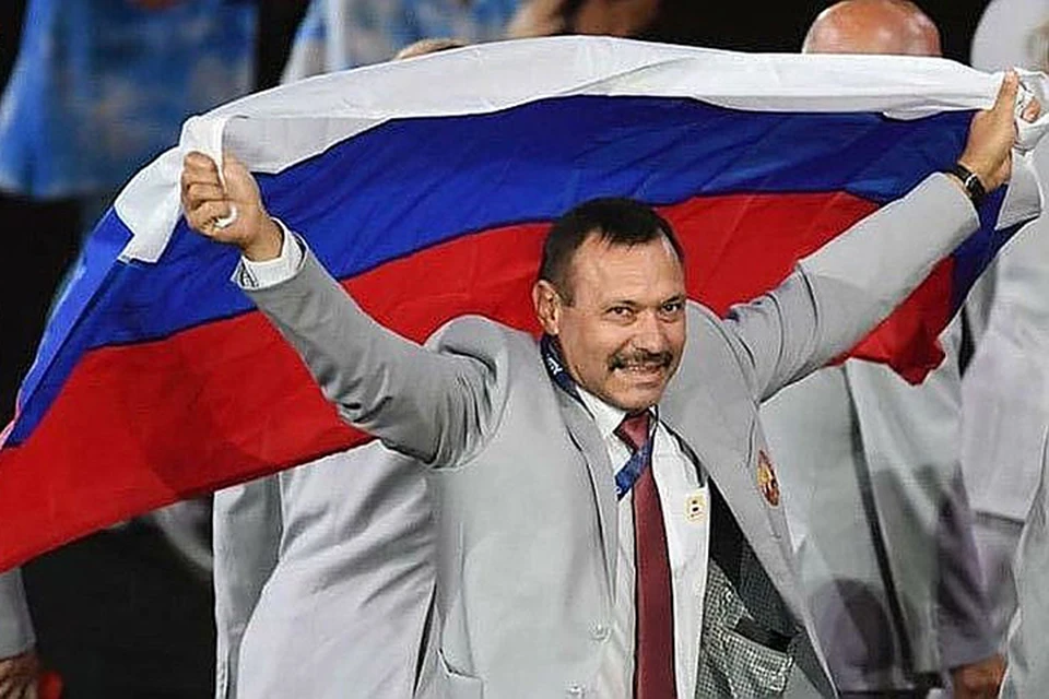 Андрею Фомочкину, который вынес российский флаг на открытии Паралимпиады в Рио, подарили квартиру. Фото: twitter.com