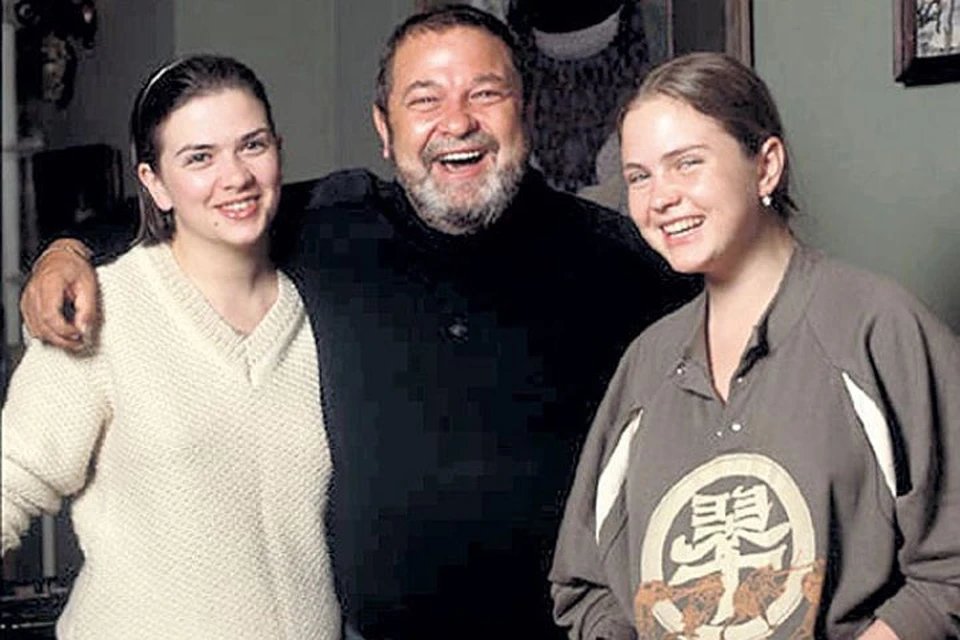 Юлиан Семенов очень любил своих дочерей и Крым. Фото: Архив "КП"