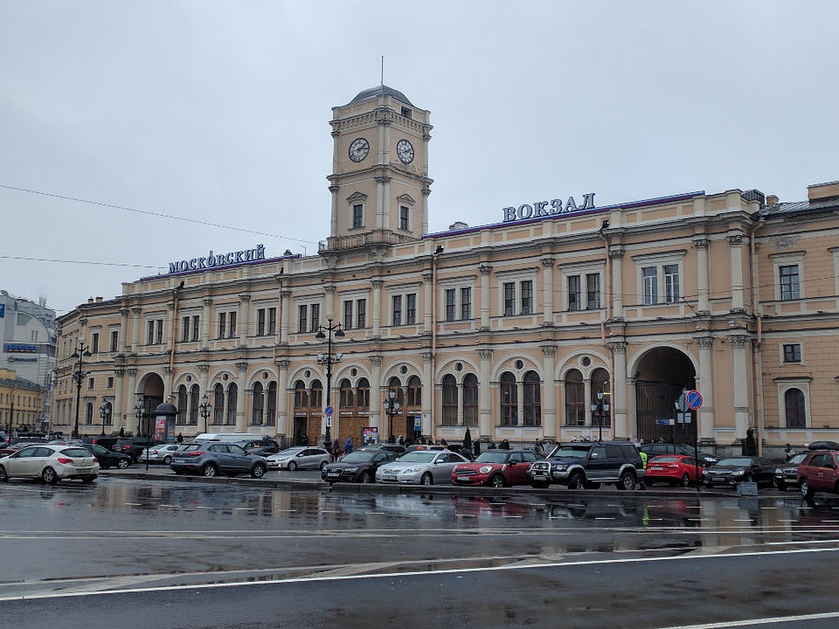 Московский вокзал ст. Московский вокзал Санкт-Петербург парковка. Стоянка у Московского вокзала. Автостоянки у Московского вокзала Санкт-Петербурга. Санкт-Петербург главный Московский вокзал.