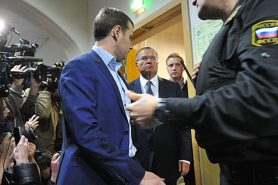 Министр экономического развития РФ Алексей Улюкаев в помещении суда.