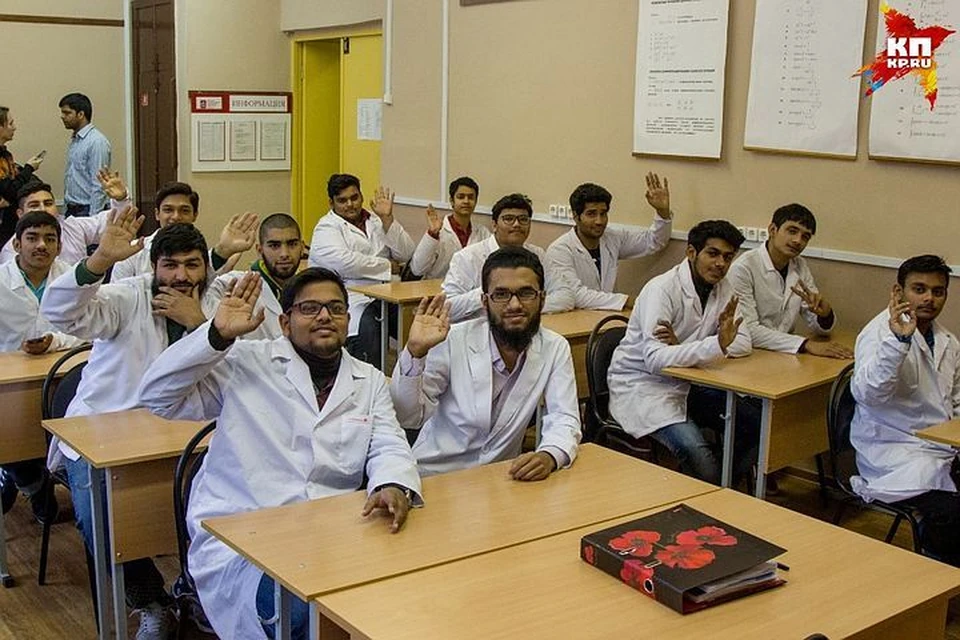 Индийские студенты мечтают стать врачами