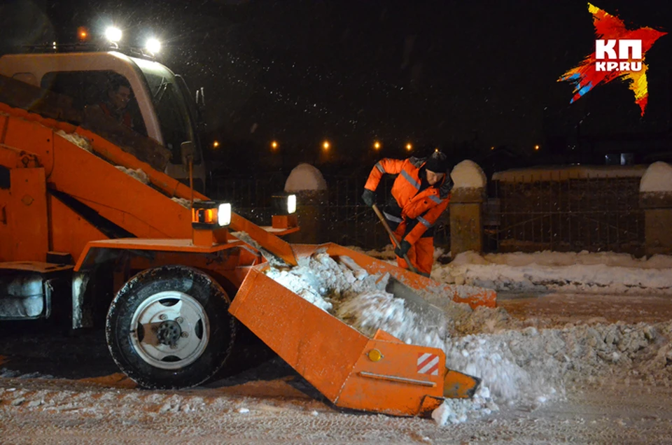 Четырехдневный снегопад добавил новосибирским коммунальным службам работы.