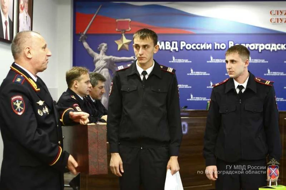 Сотрудники ППС – сержант полиции Александр Васильев и младший сержант полиции Иван Дианов стали Народными героями в 2015 году. Они спасли пострадавшего на пожаре.