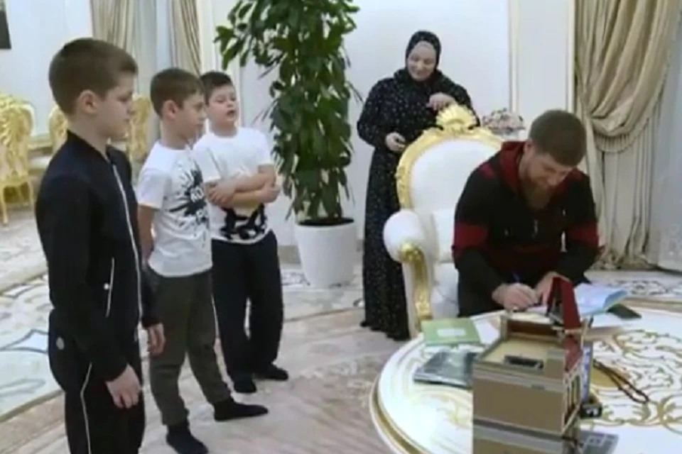 Рамзан Кадыров проверил своих сыновей на знание русского языка. Фото: Instagram