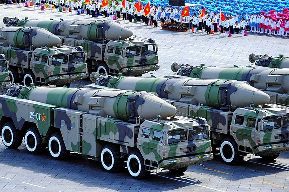 Большинство экспертов сошлось на том, что Китай «подвинул» свои ядерные силы поближе, чтобы в случае необходимости «достать» до США.