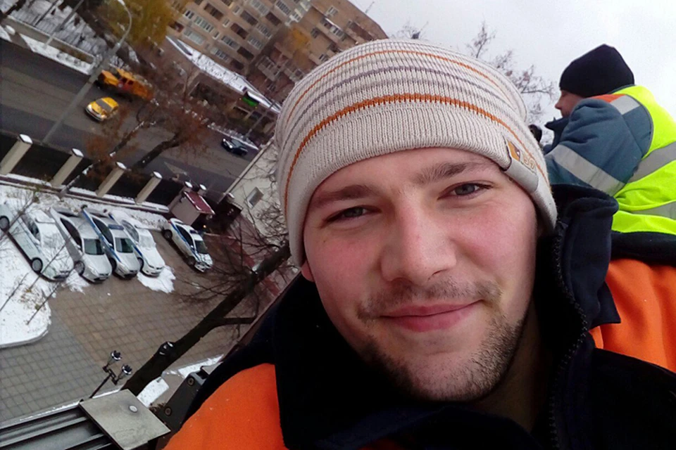 Между тем, у правоохранителей уже появилась версия - электромонтажник может оказаться сектантом