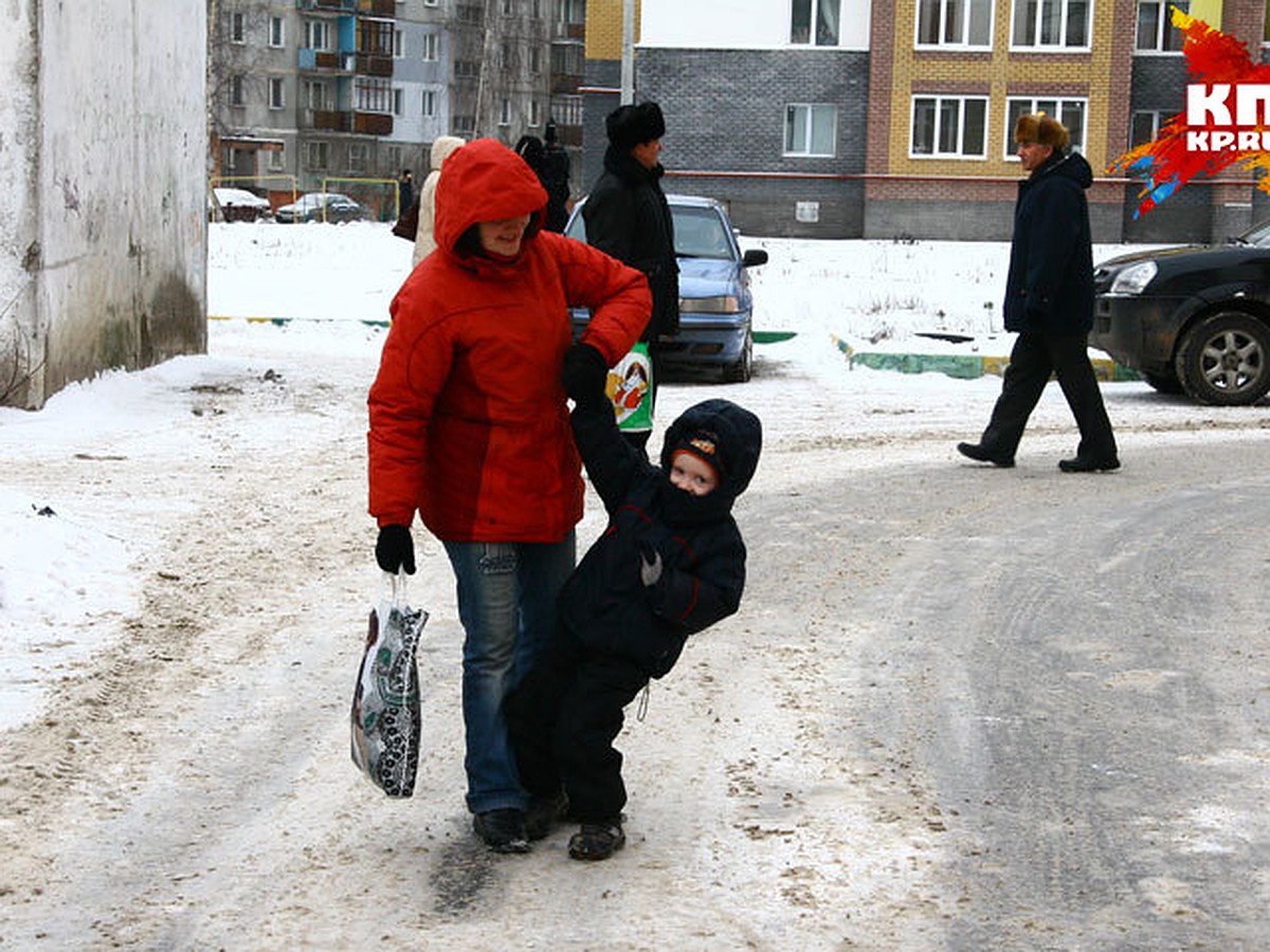 Шесть нижегородцев за день пострадали из-за падения сосулек - KP.RU