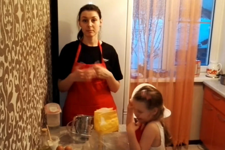 Семья Васильевых часто и охотно проводит время на кухне в полном сборе. Фото: vk.com/foodfamaly