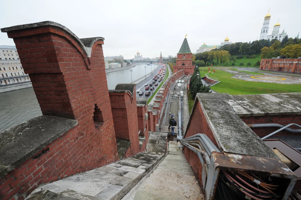 Что находится под кремлем в москве фото