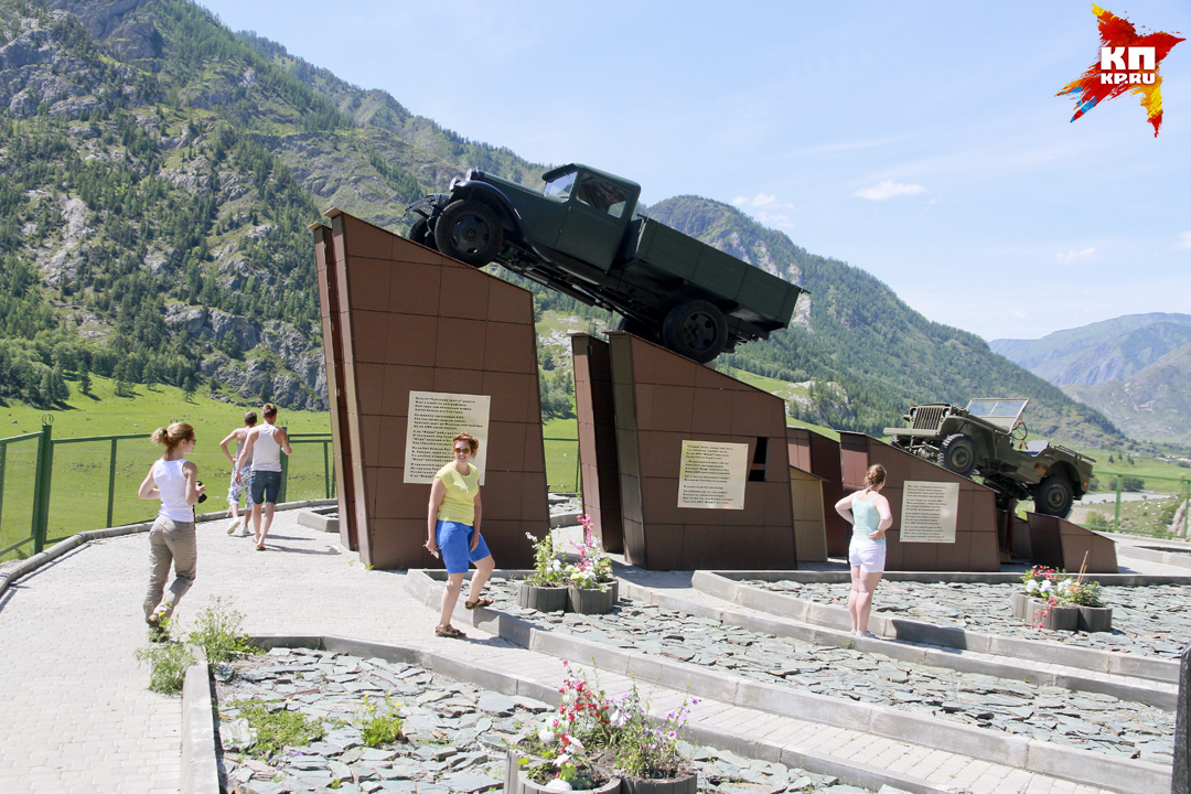 Памятник первым шофёрам Чуйского тракта