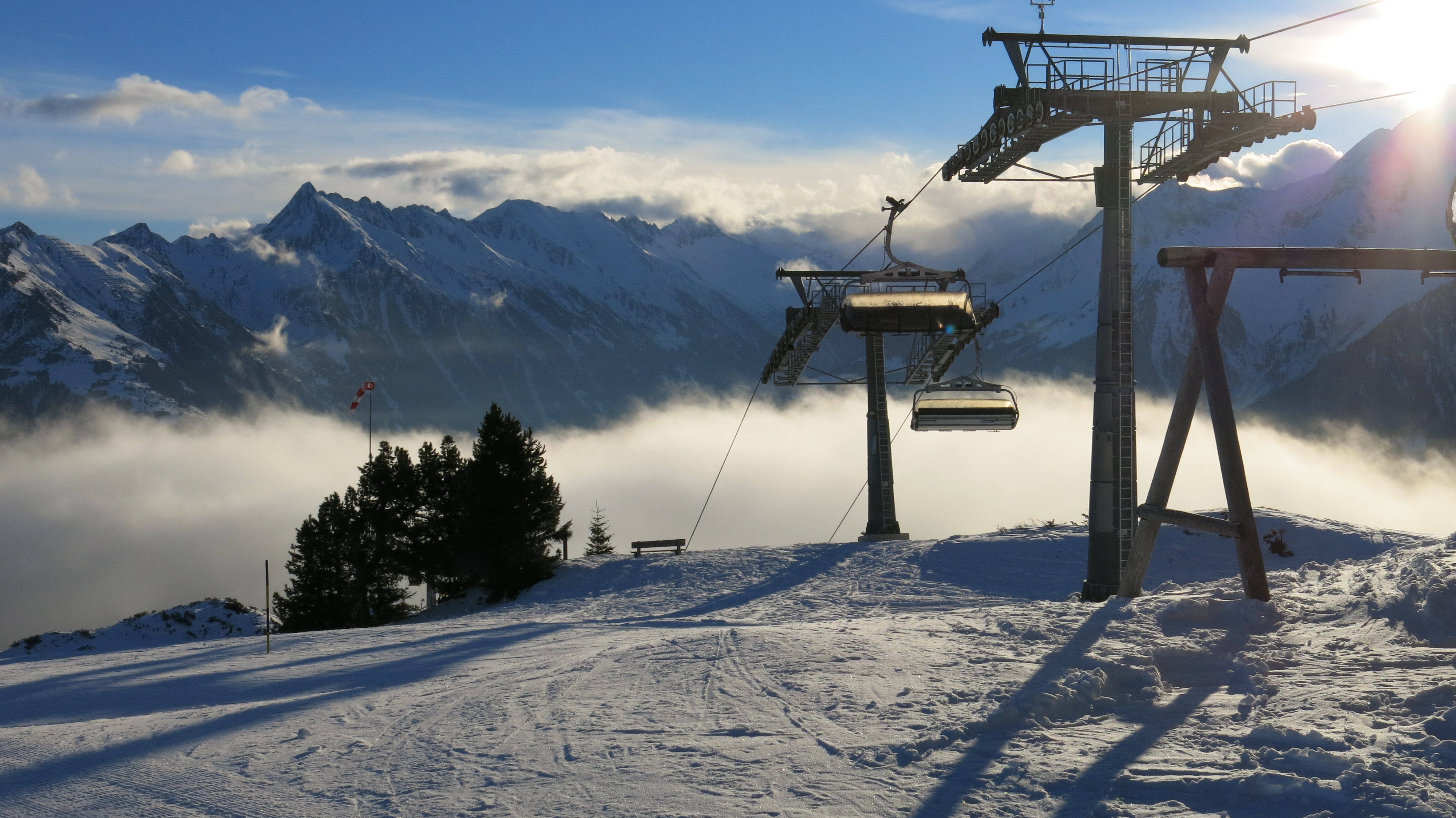 Подъемники в основном кресельные. Есть с подогревом сидений.